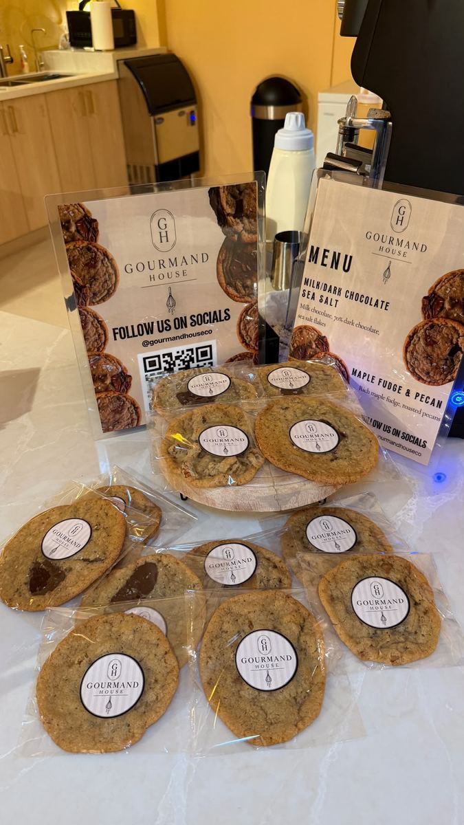 Gourmand House pop-up counter with sealed cookies, the menu card and the Instagram sign